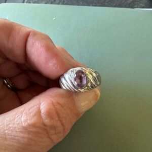 Women’s vintage 925 sterling silver ring with amethyst stone.